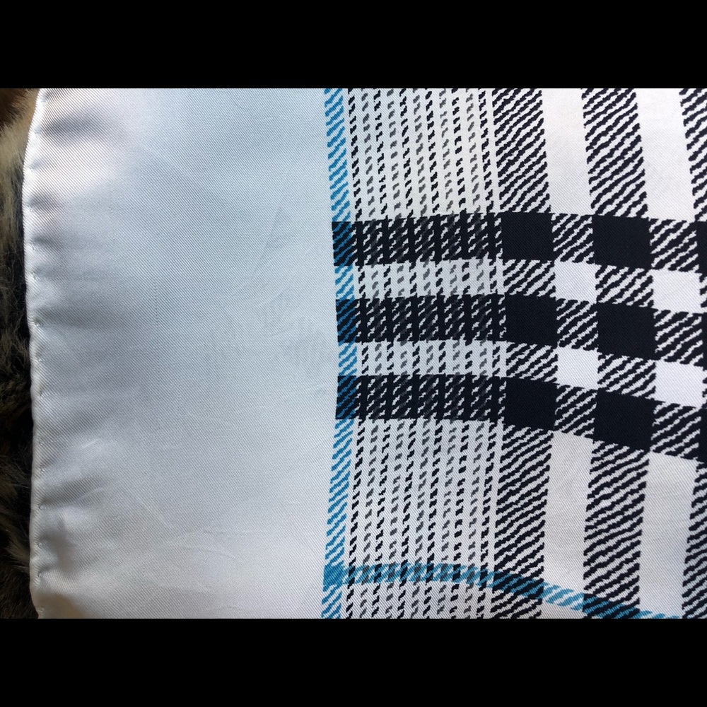 Authentic  Burberry Twill Silk Square Scarf - Picture 10 of 12